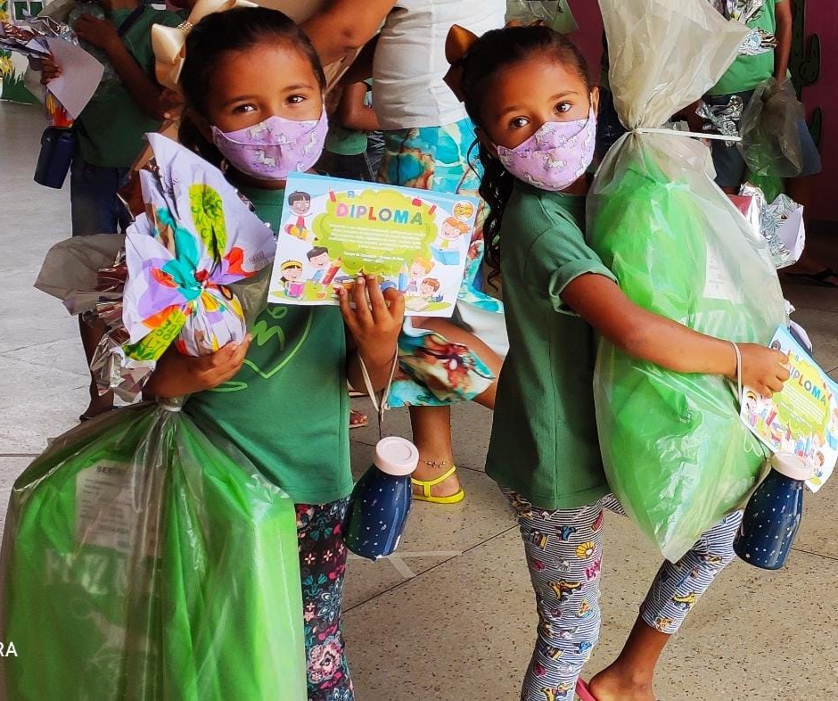 Entrega das sacolinhas do Bem