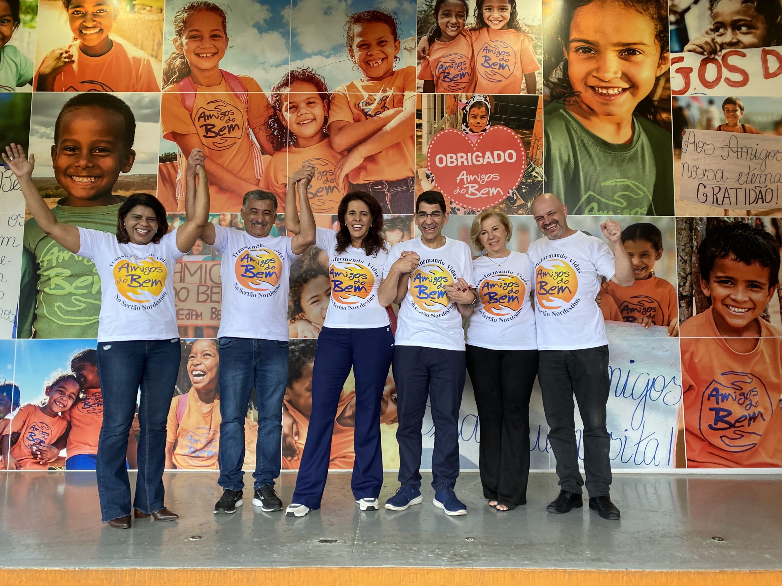 Grupo criado por amigos de São Paulo ameniza a miséria do sertão nordestino há quase 3 décadas